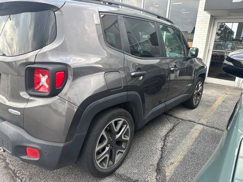 Used 2018 Jeep Renegade Latitude w/ Advanced Technology Group FWD image 7