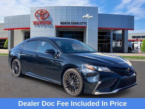 Used 2022 Toyota Camry XSE w/ Navigation Package FWD image 1