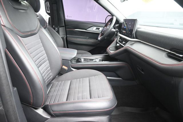Certified 2025 Ford Explorer ST-Line AWD/4WD image 31