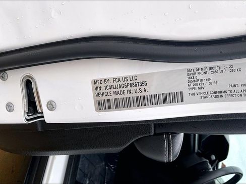 Used 2023 Jeep Grand Cherokee L Laredo image 30