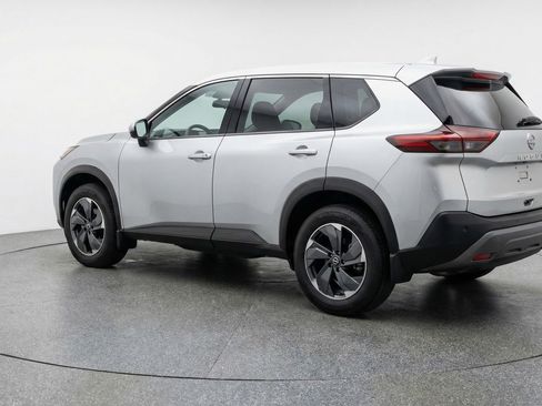 Used 2025 Nissan Rogue SV AWD/4WD image 6