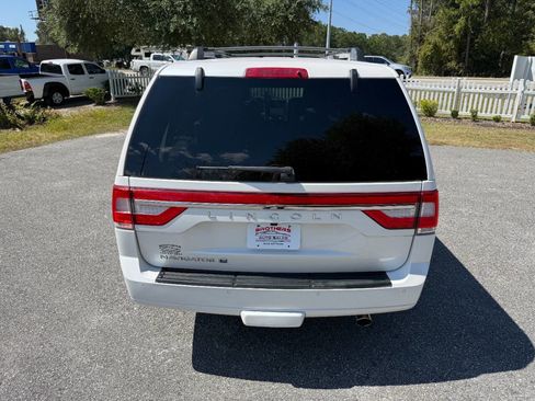 Used 2017 Lincoln Navigator L Select image 5