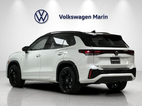 New 2026 Volkswagen Tiguan SE R-Line FWD image 3