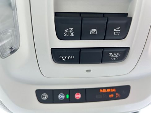 Used 2025 Buick Envision Avenir AWD/4WD image 17