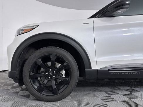 Certified 2024 Ford Explorer ST-Line w/ Class IV Trailer Tow Package AWD/4WD image 18