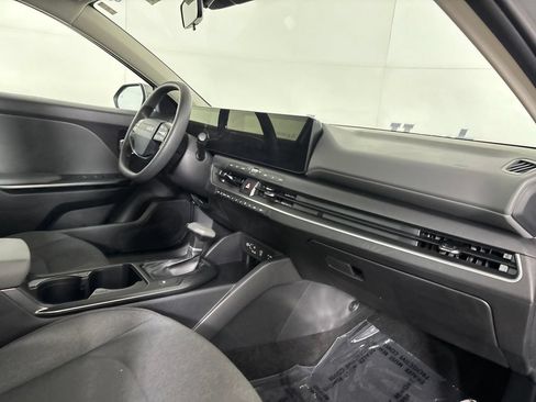 Used 2025 Kia K4 FWD image 30