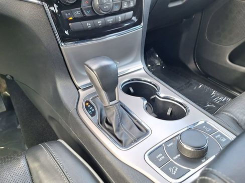 Used 2021 Jeep Grand Cherokee Overland AWD/4WD image 25