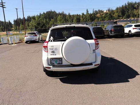 Used 2012 Toyota RAV4 4WD w/ Upgrade Value Pkg image 6