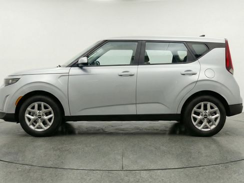 Used 2025 Kia Soul LX w/ LX Technology Package image 5