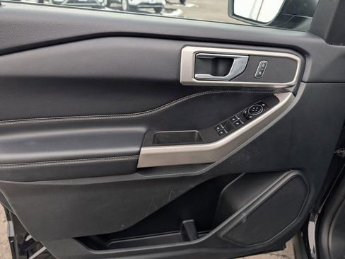 Certified 2022 Ford Explorer XLT w/ Equipment Group 202A image 10