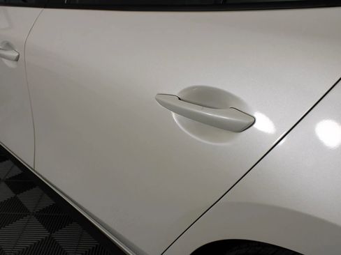 Used 2024 MAZDA MAZDA3 s image 29