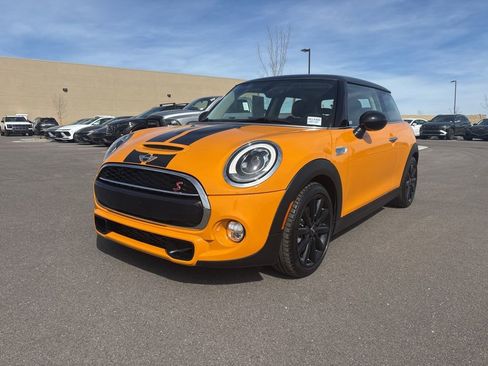 Used 2018 MINI Cooper S image 1