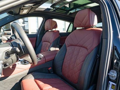 Used 2025 BMW X6 xDrive40i w/ Climate Comfort Package image 14