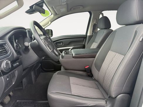 Used 2024 Nissan Titan SV AWD/4WD image 9
