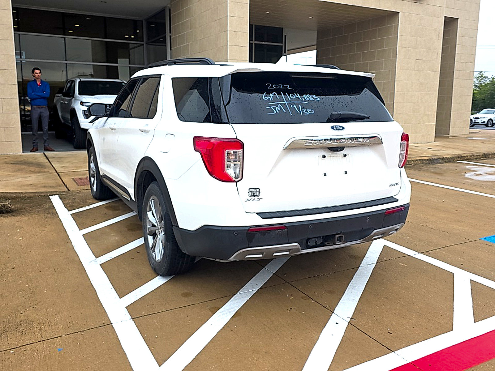 Used 2022 Ford Explorer XLT w/ Equipment Group 202A AWD/4WD image 15