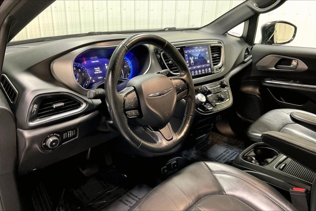 Used 2019 Chrysler Pacifica Touring-L Plus FWD image 14