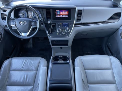 Used 2016 Toyota Sienna XLE image 16