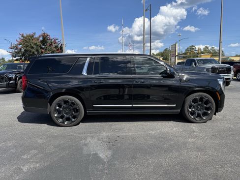 Used 2025 GMC Yukon XL Denali w/ Denali Reserve Package AWD/4WD image 12