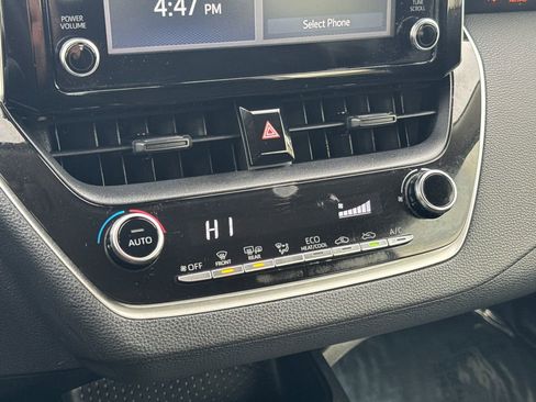 Used 2020 Toyota Corolla LE FWD image 23