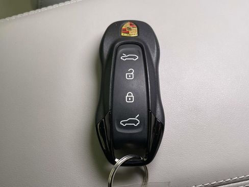 Used 2025 Porsche Macan 4 Electric image 43