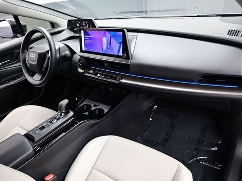 Used 2025 Toyota Prius XLE AWD/4WD image 16