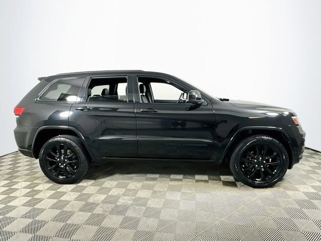 Used 2020 Jeep Grand Cherokee Altitude RWD image 2