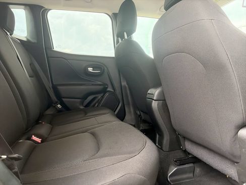 Used 2023 Jeep Renegade Latitude AWD/4WD image 28