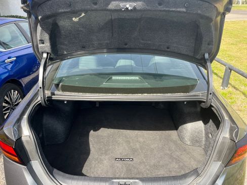 Used 2025 Nissan Altima 2.5 SV image 31