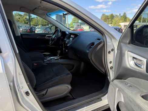 Used 2015 Nissan Pathfinder S image 10
