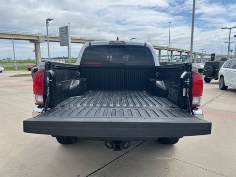 Used 2022 Toyota Tacoma SR5 RWD image 11