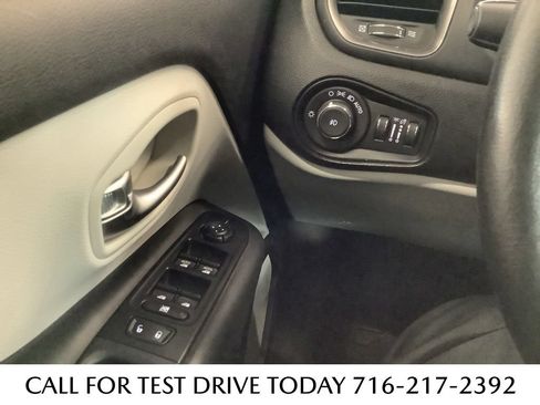 Used 2021 Jeep Renegade Limited AWD/4WD image 21