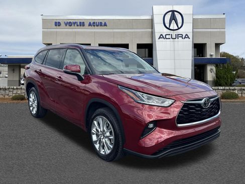 Used 2021 Toyota Highlander Limited FWD image 3
