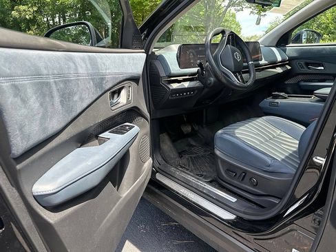 Used 2023 Nissan Ariya AWD/4WD image 5