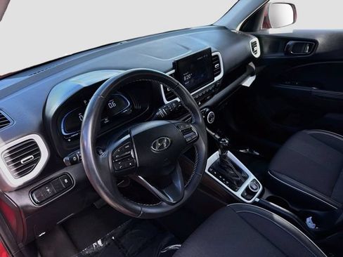 Used 2024 Hyundai Venue Limited FWD image 9