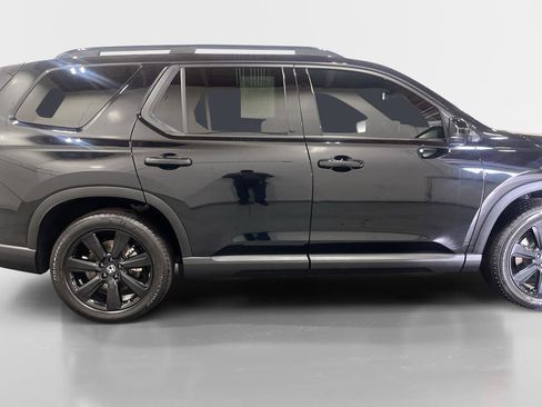 Used 2025 Honda Pilot Black Edition image 10