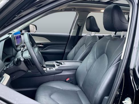 Used 2025 Toyota Grand Highlander AWD image 8