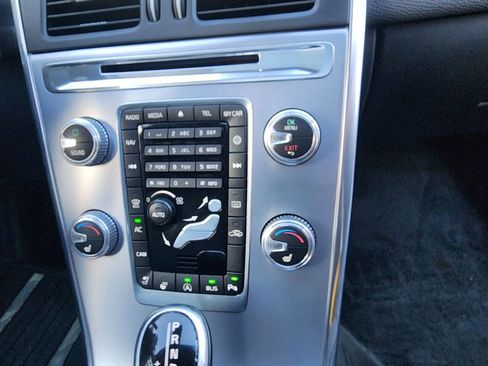 Used 2017 Volvo XC60 T6 Dynamic w/ Climate Package image 29