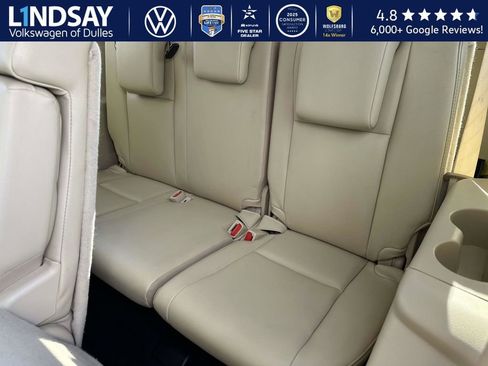 Used 2019 Toyota Highlander XLE image 12