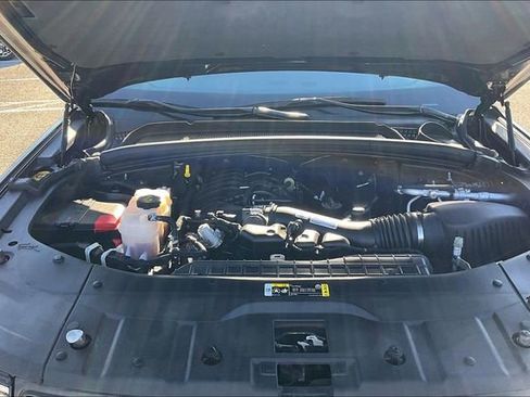 Used 2023 Jeep Grand Cherokee Limited w/ Black Appearance Package image 9