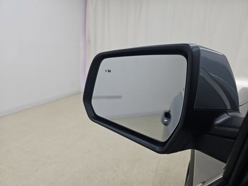 Used 2023 GMC Acadia SLE w/ Driver Convenience Package image 13