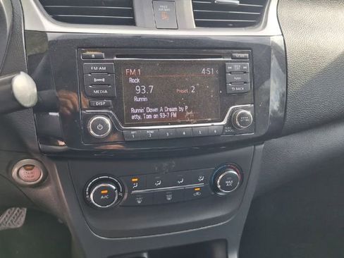 Used 2016 Nissan Sentra SV image 6