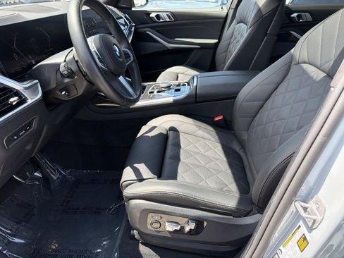 Certified 2026 BMW X7 xDrive40i w/ M Sport Package AWD/4WD image 17