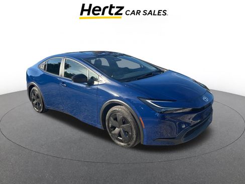 Used 2025 Toyota Prius LE image 1