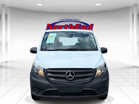 Used 2021 Mercedes-Benz Metris image 2