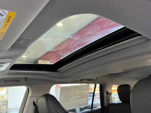 New 2026 Toyota Highlander XLE image 19