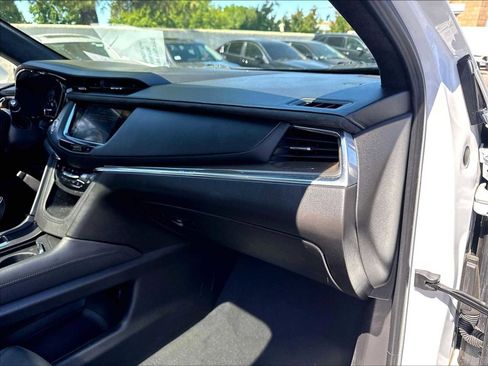 Used 2019 Cadillac XT5 Platinum AWD/4WD image 18