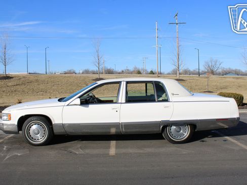 Used 1995 Cadillac Fleetwood Brougham image 3