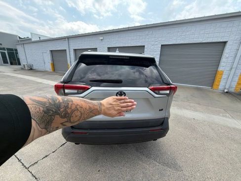Used 2019 Toyota RAV4 LE w/ Carpet Mat Package FWD image 4