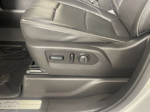 Used 2020 Chevrolet Silverado 2500 High Country w/ Technology Package image 24