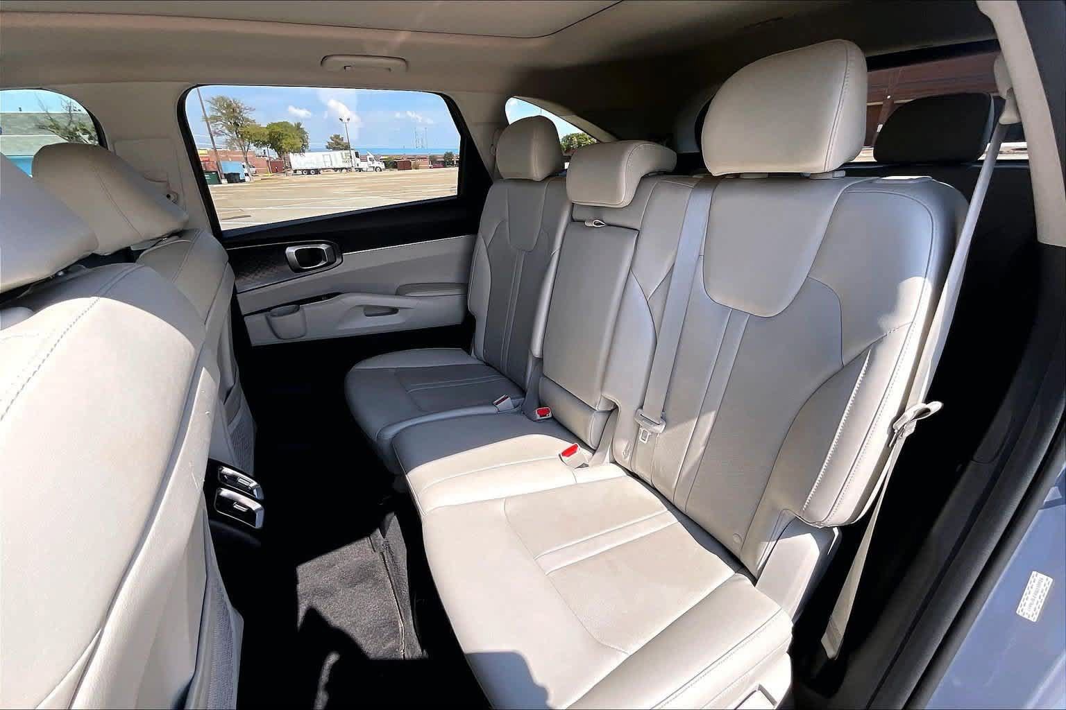Certified 2022 Kia Sorento S w/ Panoramic Sunroof Package FWD image 27